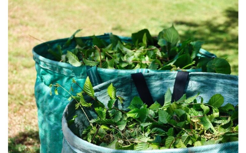 aš perku butelį komposto akseleratoriaus