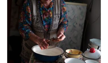 aš plaunu senus puodus