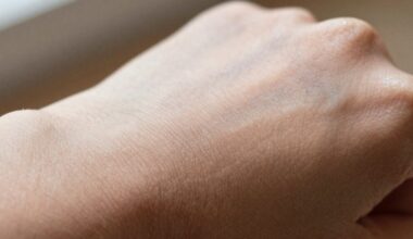 pažiūrėk į savo riešą