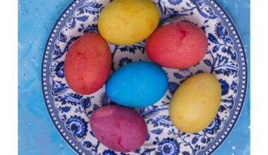 natūralus geltonas mėlynas žalias kiaušiniai