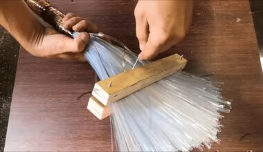 plastikinio butelio juostelė šepetys