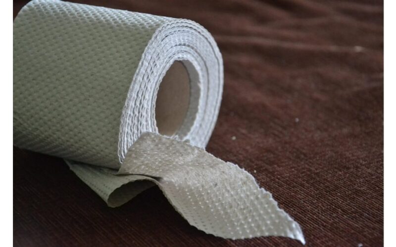 pilant sirupą ant tualetinio popieriaus