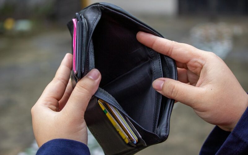 tylus įprotis tyliai išeikvoja piniginę