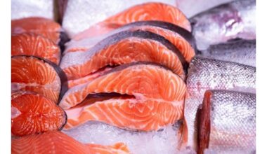 raudona arba dirbtinai nudažyta