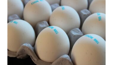 nuimti kiaušinių dėžių etiketes