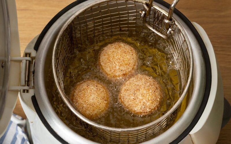 išsaugoti naudotą maisto gaminimo aliejų