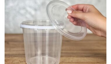 taupyti stiklainio dangtelius kūrybai