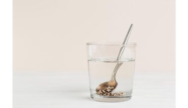 sidabrinė šaukštas dezinfekuoja vandenį