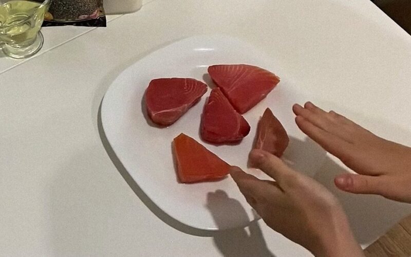 sesuo persikėlė į Japoniją