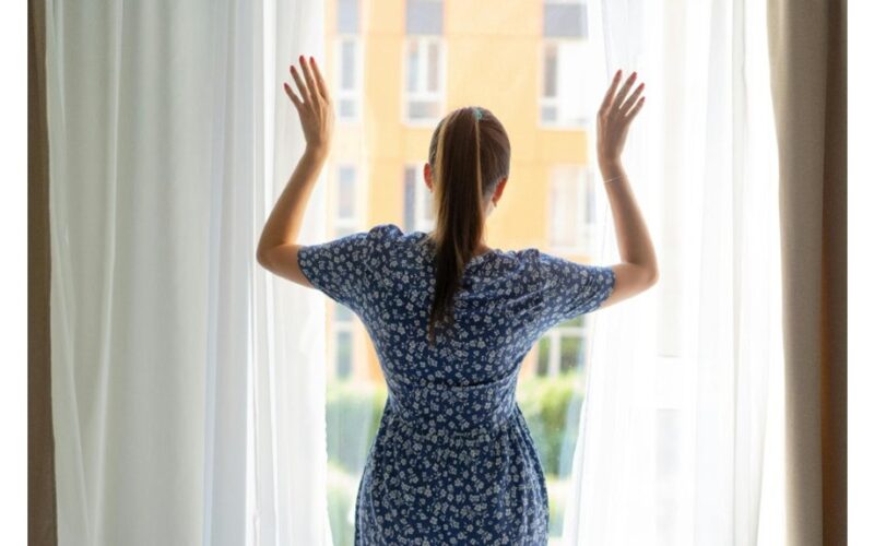 pavasarinis gilus užuolaidų valymas