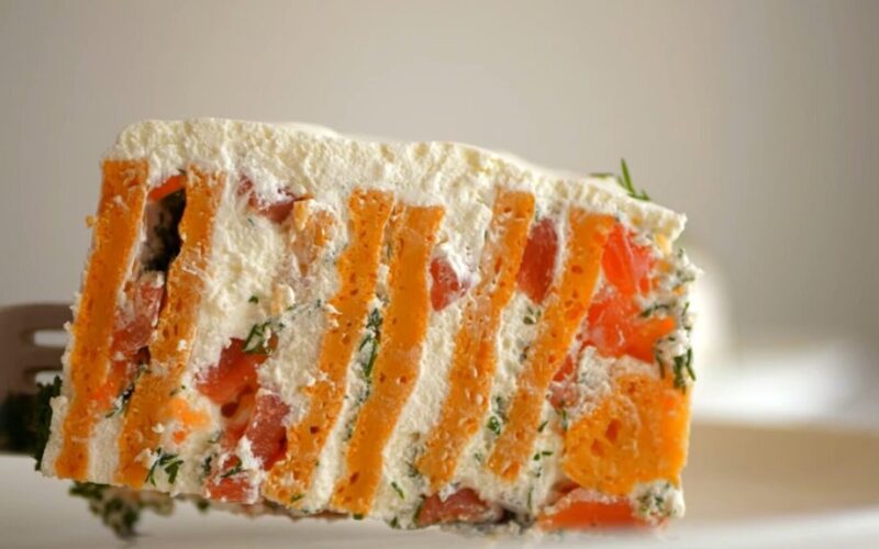 vertikalus sūrus sluoksniuotas pyragas