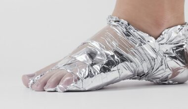 apvyniokite pėdas folija