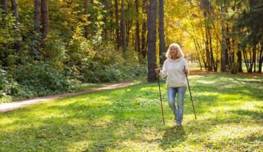 78 metų vyras vaikšto daugiau