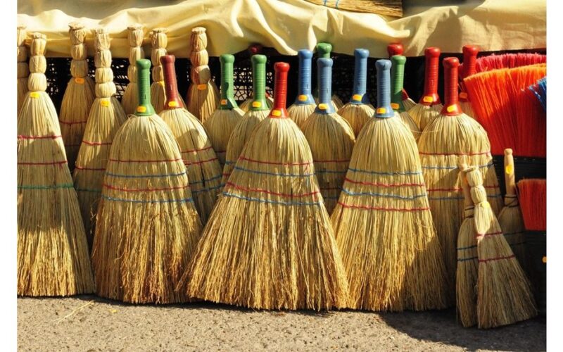 kojinė ant šluotos valymo triukas