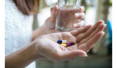 beveik jokio poveikio keturios rytinės įpročiai, trukdantys vaistų pasisavinimui