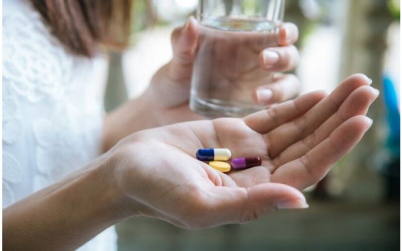 beveik jokio poveikio keturios rytinės įpročiai, trukdantys vaistų pasisavinimui