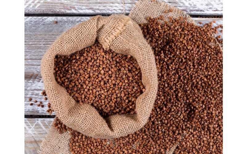 nupirko grikių kaimiškam naudojimui