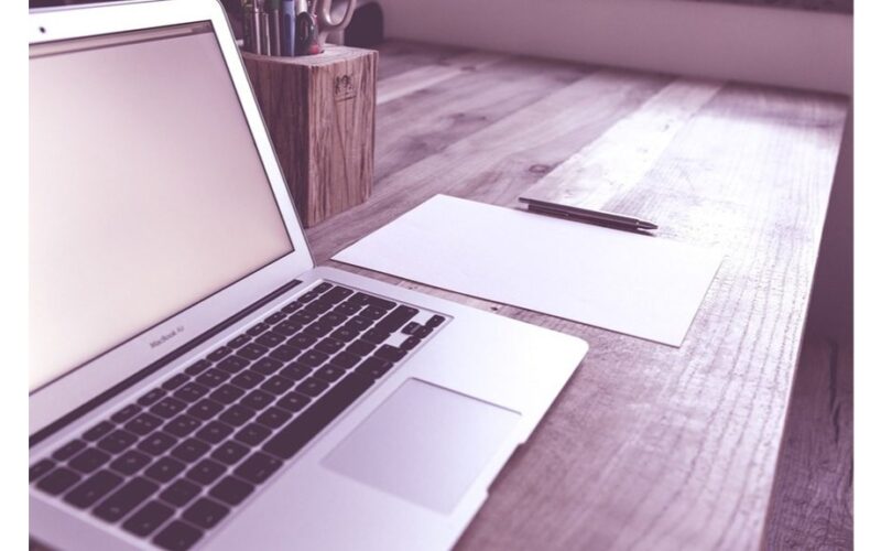 uždengti žiniatinklio kamerą juosta