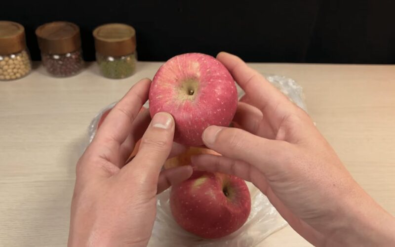 nepirkite vaisių su visiškai lygia odele