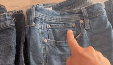 nedėkite monetų į kišenę