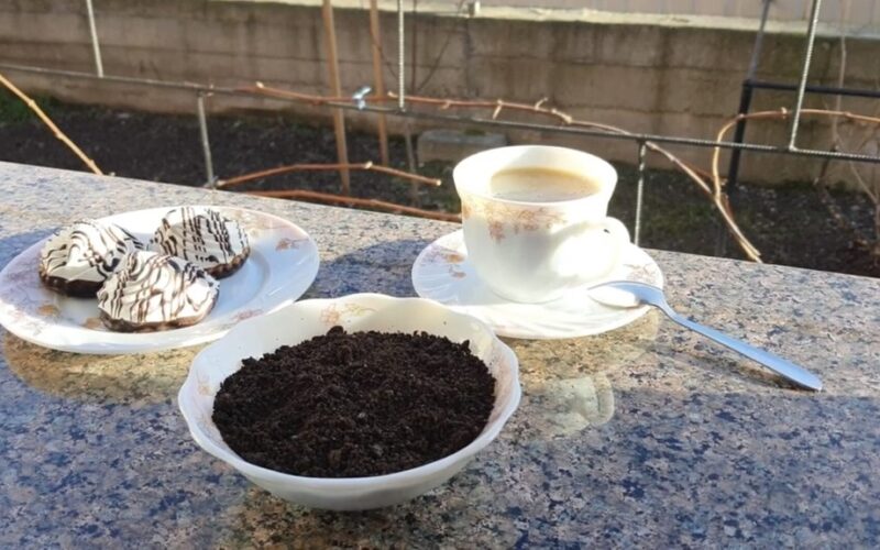 nėra švaistyti panaudotų kavos tirščių