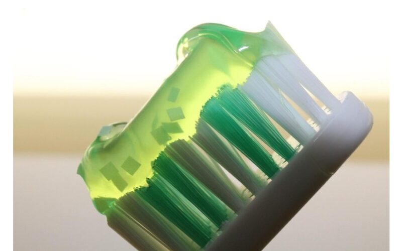 senelis pakarto panaudojamus dantų pastos sėklas