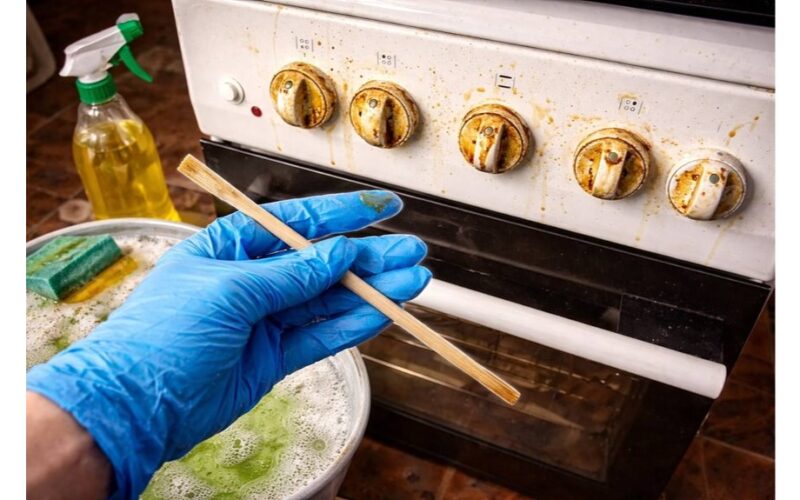 Riebalais užpildytos viryklės rankenos įtrūkimai