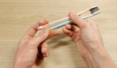 Aš surišau dvi dantų šepetėles