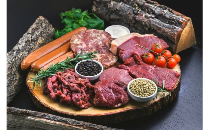 latvių fitneso tinklaraštininkė valgo žalią kraują