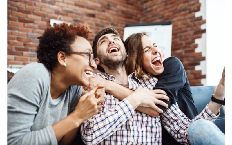 juokas mažina stresą stiprina sveikatą