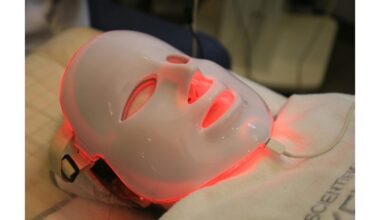 LED veido kaukių mada vs terapija