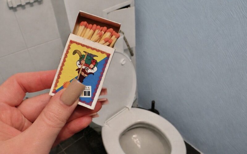 degtukai padeda išsaugoti vonios kambario kvapą