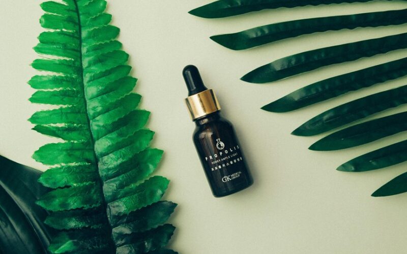 natūrali lapų pagrindu sukurta senėjimą stabdanti priežiūra