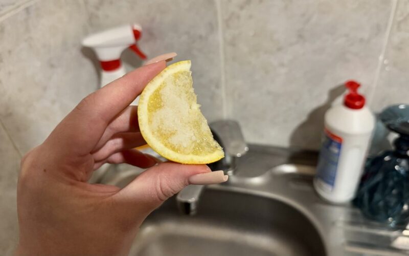 vienas citrina žiupsnelis druskos