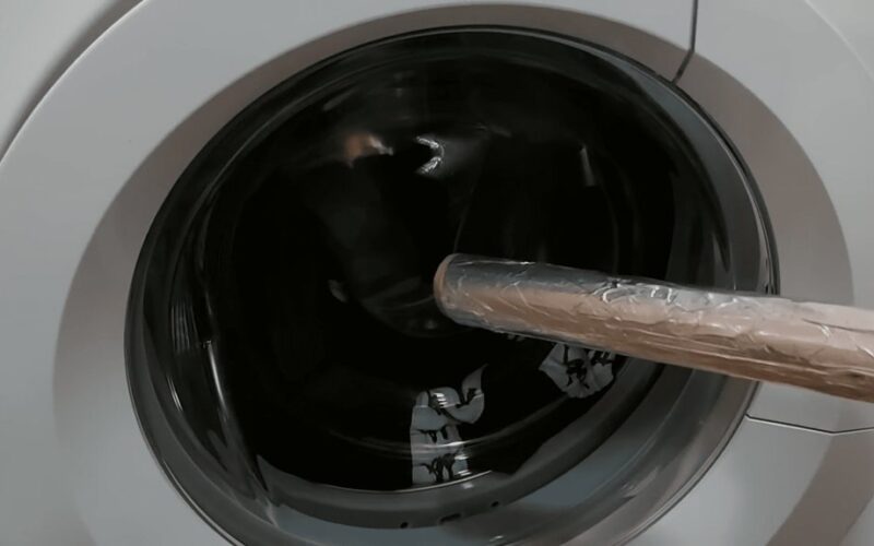 dėti foliją į skalbimo mašiną