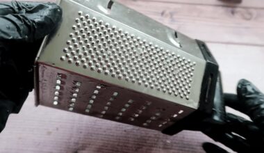 aštrina peilius, kad būtų galima iškart pjaustyti