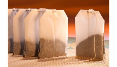 sesuo nuleido tualetą arbatos maišelį