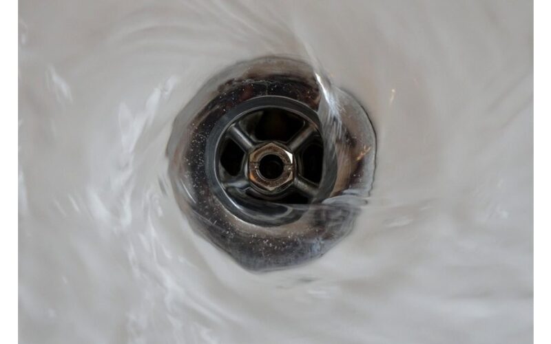 trys lašai be dėmių vonia