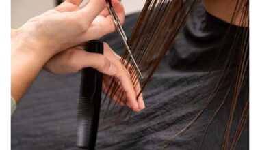 trys ženklai, kad plaukus reikia pakirpti