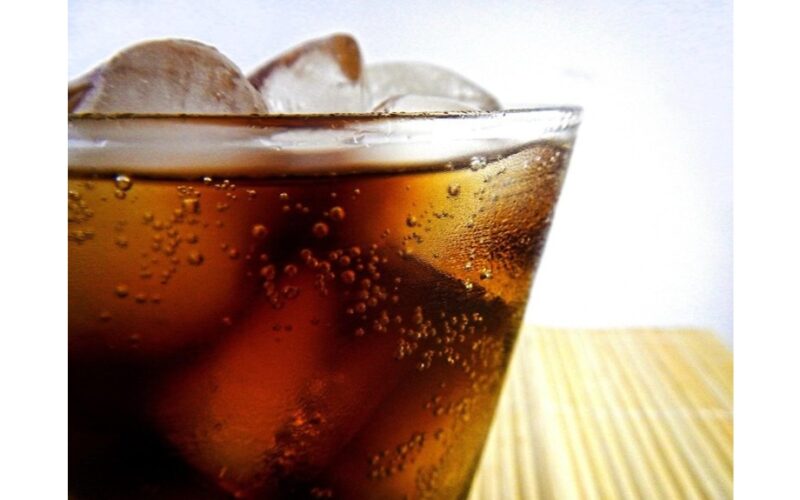 naudojo Coca‑Cola tualetams valyti