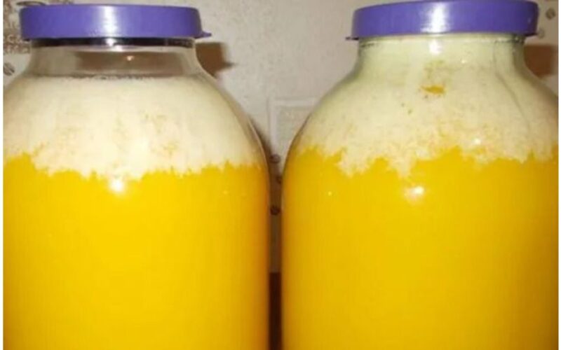 balta plėvelė ant medaus