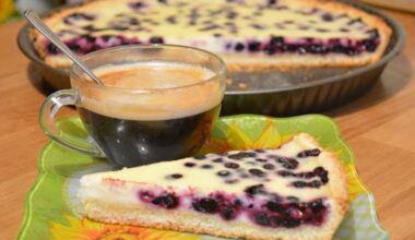 250 g miltų sauja serbentų
