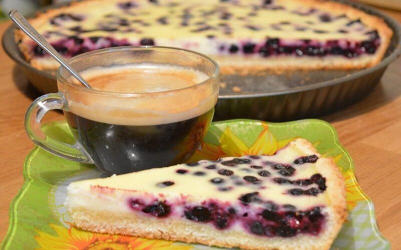 250 g miltų sauja serbentų