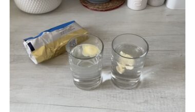 riebas gabalėlis plūduriuoja aliejingai