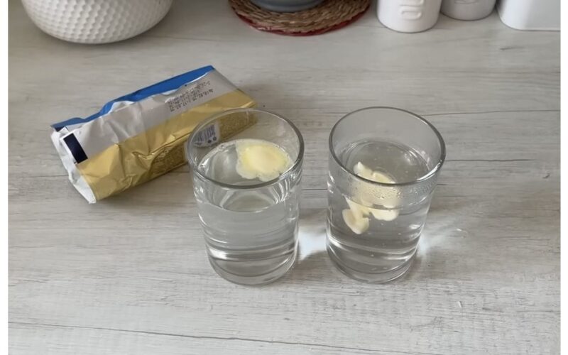 riebas gabalėlis plūduriuoja aliejingai