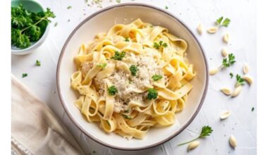 ne parmezano maistinių medžiagų turtingi makaronai sūris