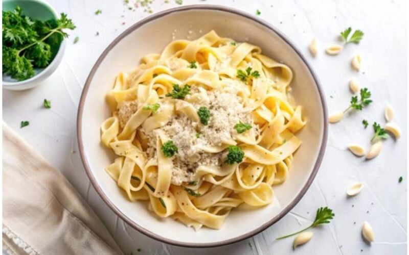 ne parmezano maistinių medžiagų turtingi makaronai sūris