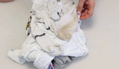 atkurti baltų kojinių originalią spalvą