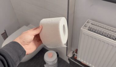 atsiverti veidu į priekį
