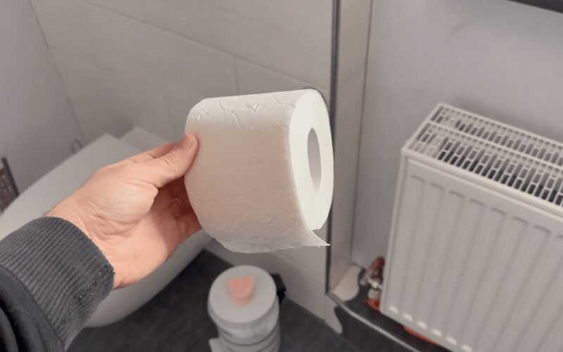 atsiverti veidu į priekį